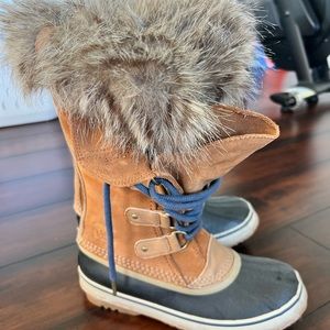 Sorel waterproof boots, size 7.5, like new (worn once).